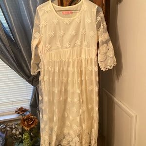 Ivory lined lace dress. Comfortable fit.